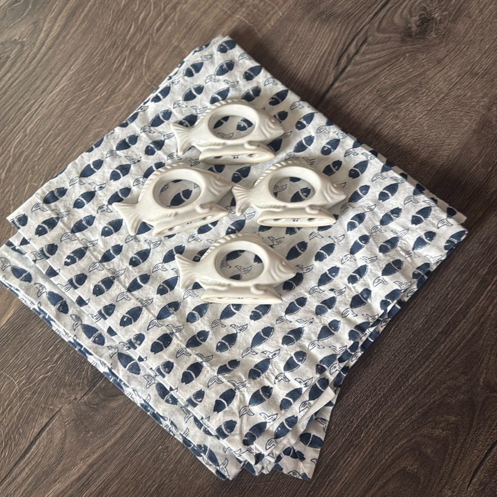 Set of 4 fish napkin rings and cloth napkins, all pottery barn